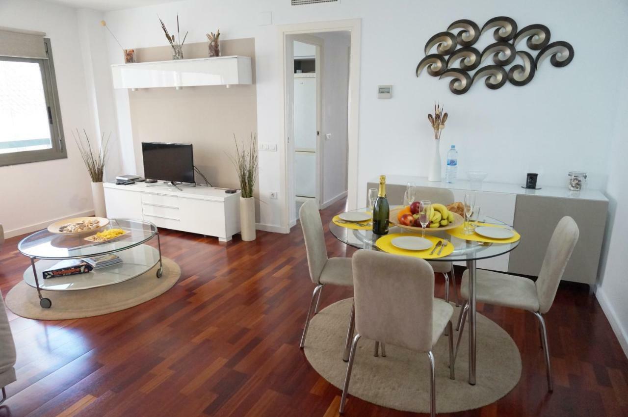 סיטגס Happy Holiday Beach Home מראה חיצוני תמונה
