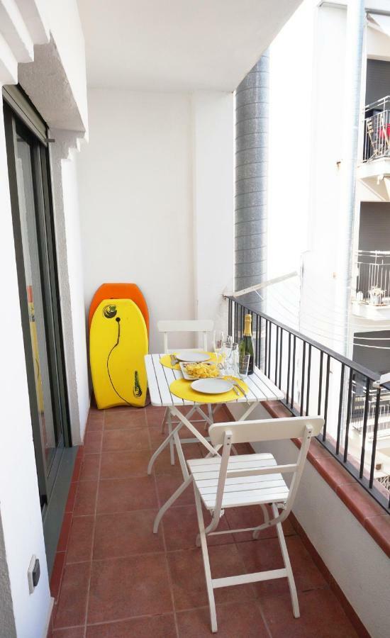סיטגס Happy Holiday Beach Home מראה חיצוני תמונה